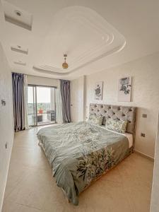 OMiramar Elegant Suite Sea View & Refined Design