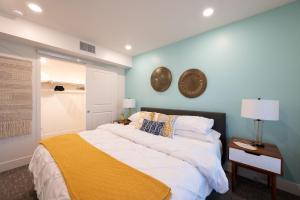 Downtown-Elevator-King Bed-Garage Parking-Laundry