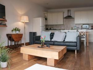 Beach Hut Apartment Llangrannog