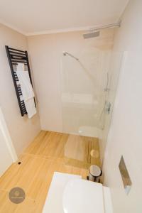 1-Bedroom Apartment with Balcony & Sofa Bed near Promenada Mall