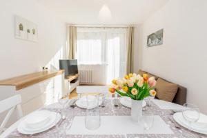 Bright Apartment Nevada with Balcony in Gdansk by Noclegi Renters