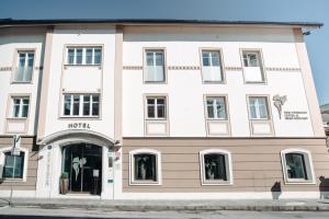 Iris Porsche Hotel & Restaurant