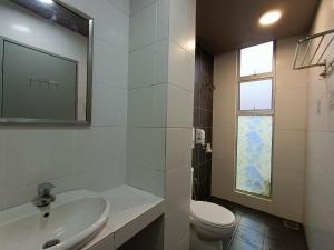 COOL Stay Cameron Golden Hills