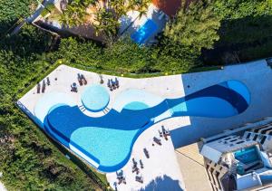 C103 Apartamento com vista lateral para o mar