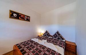 Pet Friendly Apartment In Viganj With Lake View