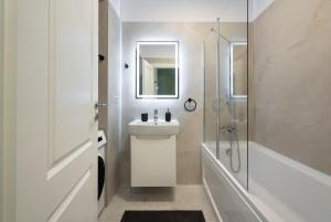 Central Spacious Apartment 309