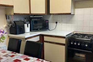 1 Bedroom House - Free Parking Wifi