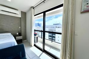 Loft com varanda 100 metros do mar Ponta Verde Ed Time 923