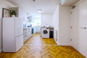 NEW Contractor 5-Bed 3-Bath Central Redcar