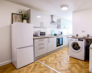 NEW Contractor 5-Bed 3-Bath Central Redcar