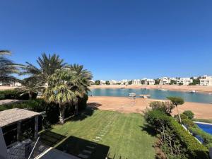 Lagoonfront 3Bdr Twin Villa in Joubal