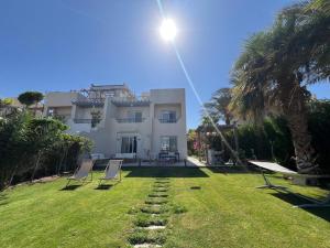 Lagoonfront 3Bdr Twin Villa in Joubal