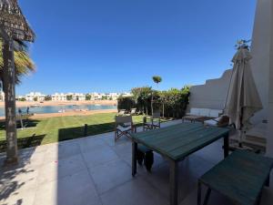 Lagoonfront 3Bdr Twin Villa in Joubal