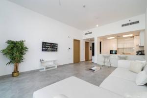 Chic and Bright JVC 1 Bed in Catch Residences