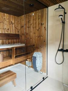 Central and Spacious Apartment for 7 with Sauna