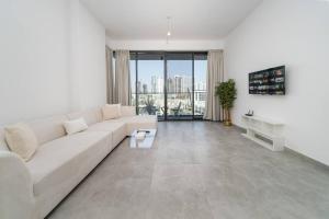 Chic and Bright JVC 1 Bed in Catch Residences