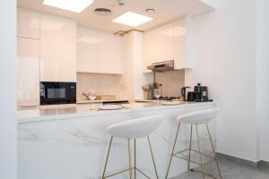 Chic and Bright JVC 1 Bed in Catch Residences