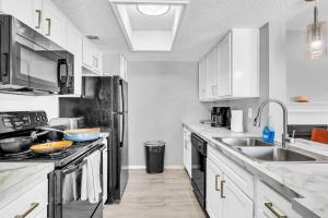 Cozy Brand New Studio 1 Bath, Gym 604