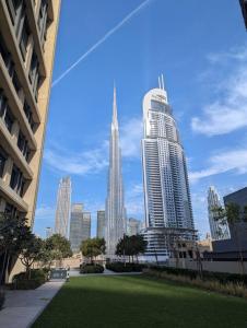 Highest floor - 5 mins walk to Dubai Mall and Burj Khalifa