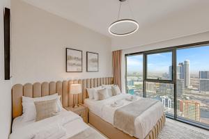 Highest floor - 5 mins walk to Dubai Mall and Burj Khalifa