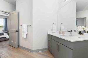 Stylish Living 5 Min From Downtown