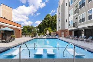 Stylish Living 5 Min From Downtown