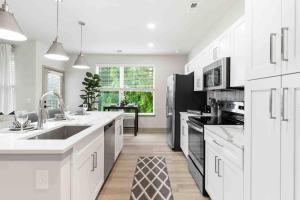 Stylish Living 5 Min From Downtown