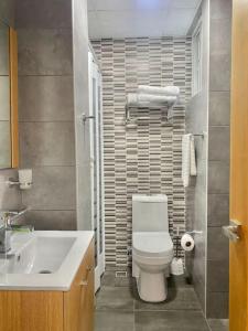 Cozy, City Center Condo