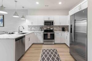 Serene Living 5 Min From Downtown