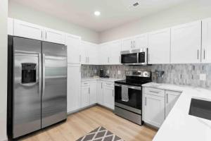 Luxury Living 5 Min From Downtown