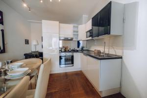 Downtown 2BD riverside apartment near dancing house