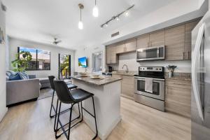 Aqua Vista in DTWN 3 Min From Las Olas