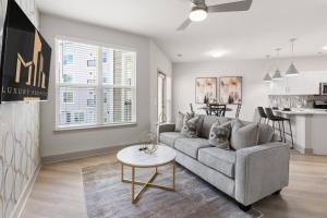 The Luxe Living 5 Min From Downtown