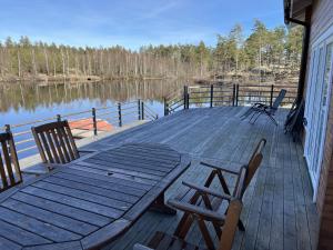 Newly built log cabin on a lakeside plot near Hultsfred
