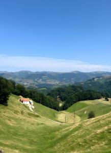 Maison Basque Au Milieu Des Prés