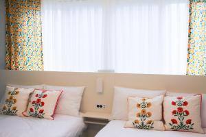 4 Beds in the Heart of Hongdae, Mangwon, Sangsu & Red Road