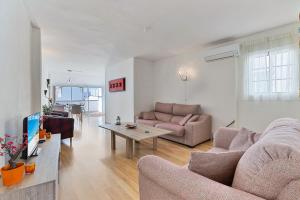 Penthouse-Suite 100m2 - 600m to beach