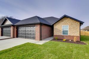 Charming Ozark Abode with Yard and Pool Access