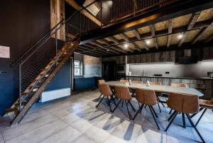 The Luxury Abingdon Apartments - Includes Hot Tub and Jet Bath