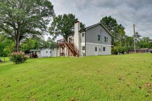 12 Mi to Downtown Winston-Salem Apt with Balcony!