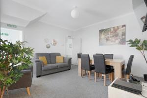 New! 4BR in Durham Road