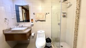 River Front 1, 4 personas, 2 baños, agua caliente, wiffi, smartv, cocina