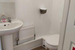 Apartment - Sleeps 5 - Parking - Station Close