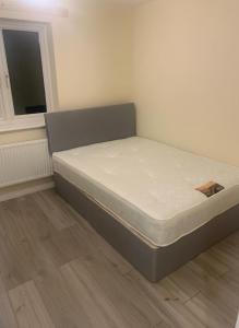 2 Bedroom House - Sleeps 5 - Free Parking Wifi