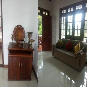 SR HOME STAY & ENTIRE PLACE GAMPOLA TOWN KANDy 3