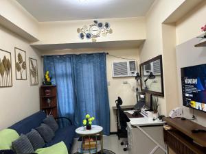 Bayfront Suite in Pasay, Manila Near NAIA Terminal, PICC, Star City, MOA and US Embassy - Pet-Friendly, Free Pool, Wi-Fi & Netflix