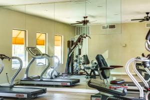 Condo 1 Mi to South Mountain Park! Unwind Poolside