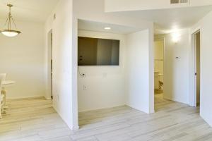 Condo 1 Mi to South Mountain Park! Unwind Poolside