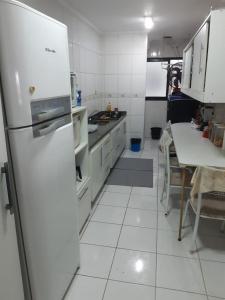 Apto confortável Praia Grande bairro Ocian próximo a praia