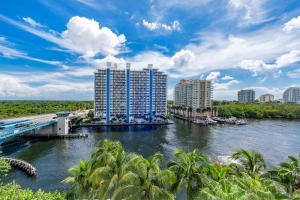 Amazing Intracoastal Views - Walk to the Beach!